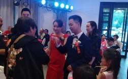 参加婚礼时新娘新郎敬酒时我应说些什么祝福的？(带新郎新娘敬酒)