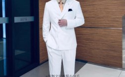 婚礼新郎穿白色西服代表什么？(新郎婚礼白色西装)