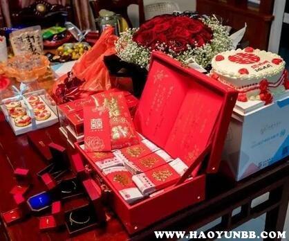 订婚女方要送什么给男方？(订婚女方给男方买什么东西)-图2