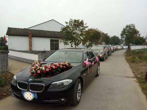 结婚时一般什么车为婚车？(结婚什么婚车比较合适)-图2