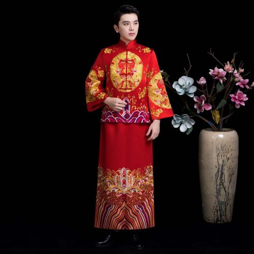 结婚敬酒时应该穿什么衣服？(带新郎敬酒的人穿什么衣服)-图2