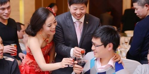 新娘敬酒应该怎么说？(新娘敬酒一般说什么话)-图1