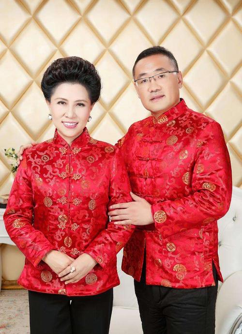 婚礼上父母应该穿什么样的衣服？(新娘父亲穿什么衣服图片)-图2