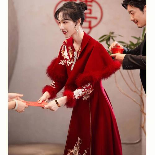 冬季结婚新娘穿什么？(冬季婚礼新娘穿什么衣服)-图2