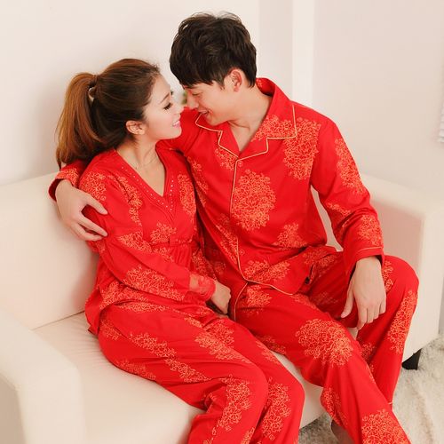 新婚女方晚上穿什么衣服？(结婚穿什么颜色的睡衣好)-图1