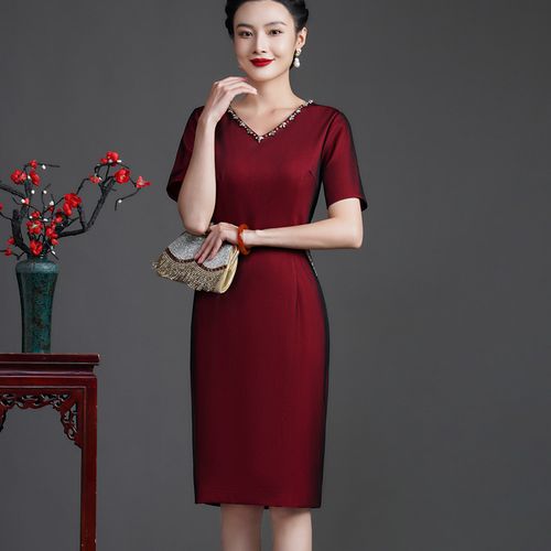 七月参加婚礼穿什么衣服？(7月份参加婚礼穿什么衣服合适)-图3