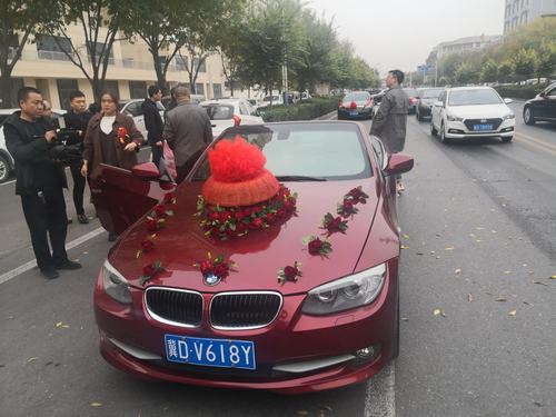 结婚时用什么婚车比较合适？(现代车做婚车)-图1