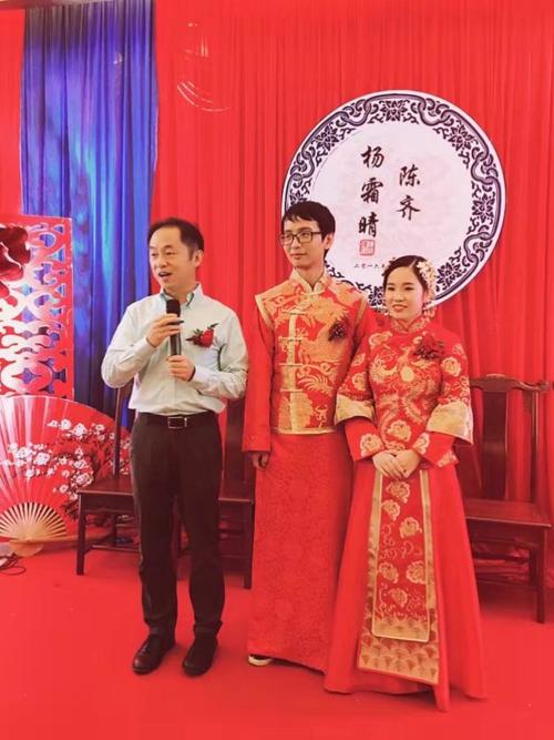 证婚人一般穿什么着装比较合适？(做证婚人穿什么衣服好看)-图1