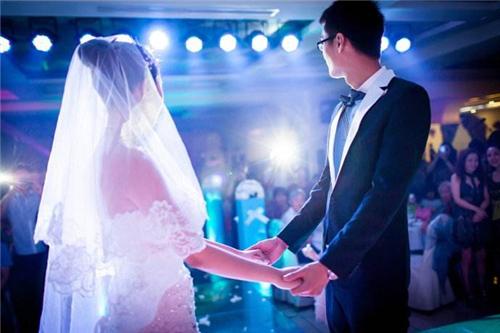 亲戚介绍一见钟情的婚礼开场白？(婚礼中介绍婚庆公司的话)-图1