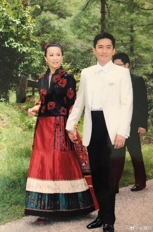 梁家辉刘嘉玲是夫妻吗？(梁朝伟刘嘉玲婚礼)-图1