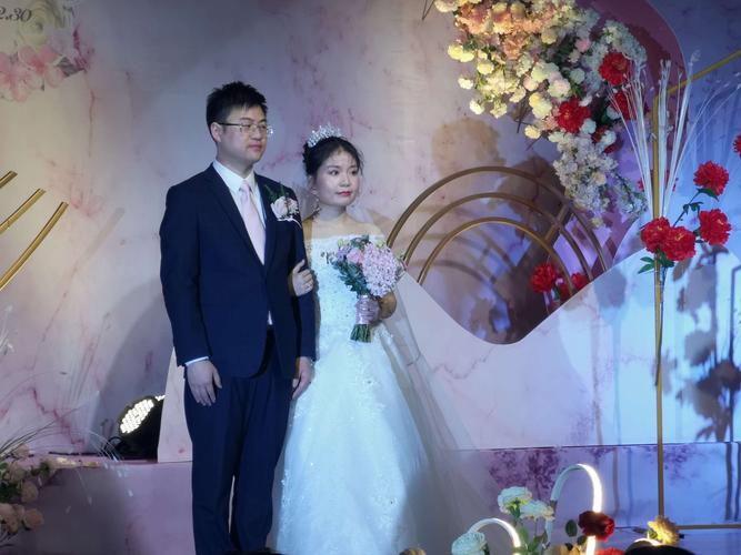 婚礼直播照片怎么弄？(婚礼现场的图片)-图1