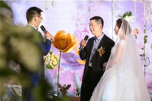 司仪主持婚礼的时候新郎说什么呀？(结婚仪式上新郎的讲话)-图2