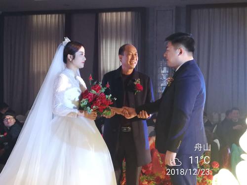 结婚那天从老丈人手中接过新娘时，该说什么？(结婚当天新郎对新娘讲话)-图2