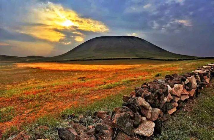 哪个城市离赤峰近？赤峰有火山吗？-图1