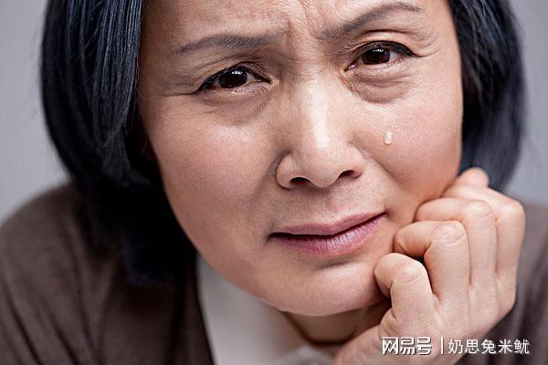 追五十岁的女人应该怎么追？我爱上一个60岁的人我怎么办？-图2