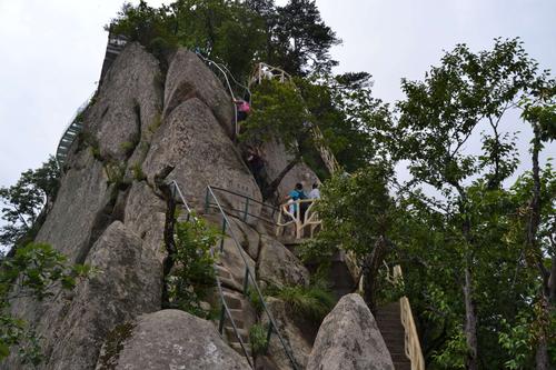 辽宁丹东富人区是哪？丹东百步峡谷介绍？-图2