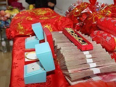 要结婚过彩礼当天流程仪式应该是怎么样的？彩礼一般给现金、转账还是支票？（古代婚礼流程）-图3