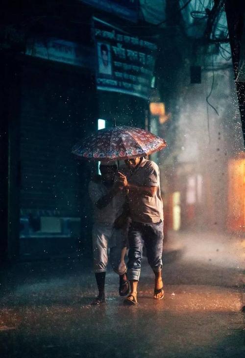 约会下雨是注定无缘吗？（室外婚礼下雨）-图2