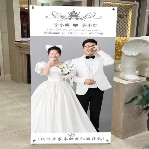 结婚门口迎宾海报照片怎么放？（婚礼迎宾布置图片）-图1