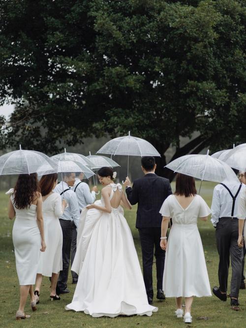 下雨天开晨会如何开场？（雨天婚礼开场）-图1