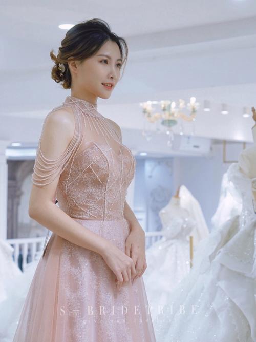 新娘婚礼之后穿什么衣服？（新娘婚礼服装）-图1