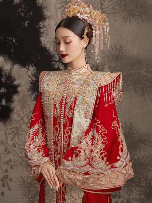 中式婚礼婚纱礼服叫什么？（现代中式婚礼礼服）-图3