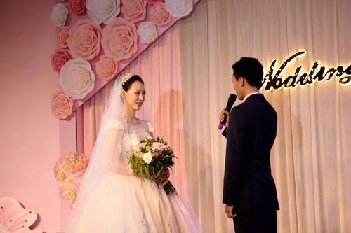 2017震撼婚礼开场曲适合婚礼开场放的歌曲？（婚礼开场曲都有哪些）-图2