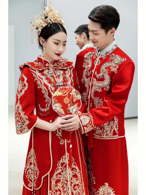 中式婚礼礼服及鞋和配饰都有哪些？（中式婚礼 礼服）-图2