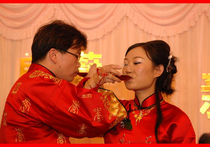 婚礼喝交杯酒还是共同举杯？（于 婚礼主题）-图2