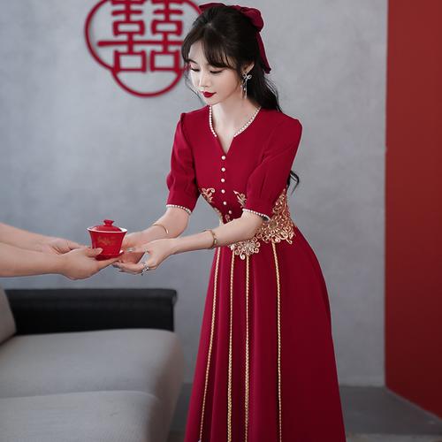 通常结婚是新娘需要几套礼服？（婚礼需要几套礼服）-图1