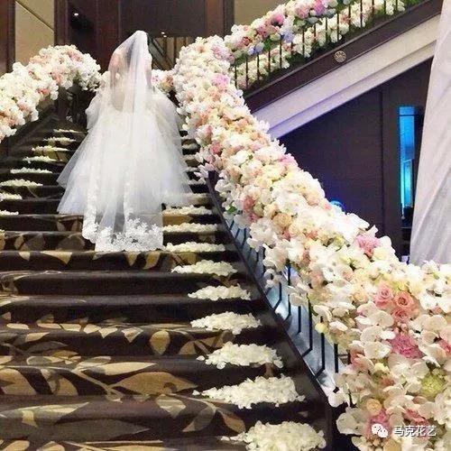 婚礼楼梯装饰花的做法？（婚礼楼梯布置图片）-图3