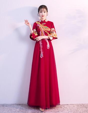 婚礼女儿穿红色秀禾服妈妈怎样穿？（红色搭配金色婚礼）-图1