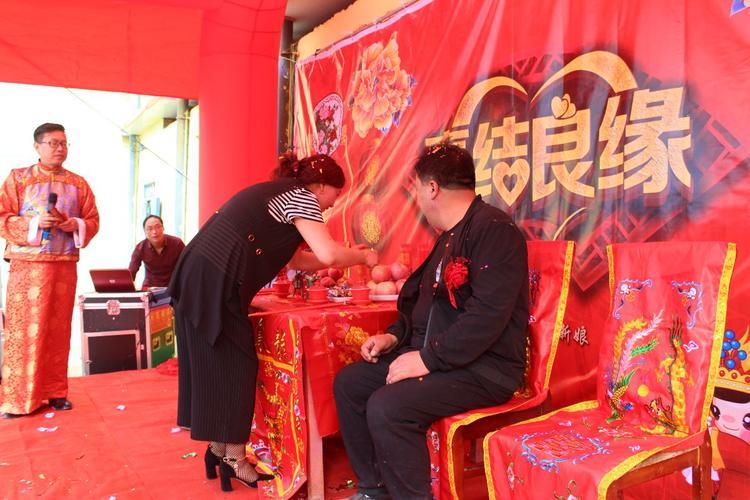 结婚点烛讲的好话？（婚礼点烛仪式）-图1