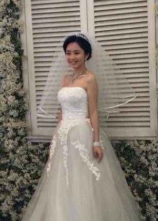 谭松韵参加婚礼衣服是什么牌子？（英伦风格婚礼图片）-图2