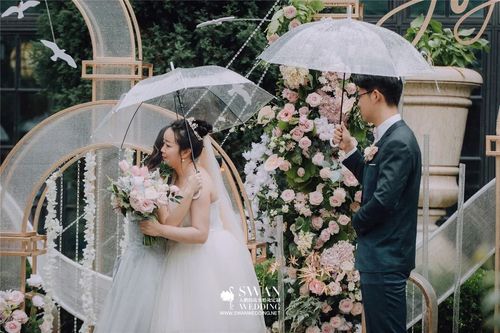 想举办户外婚礼遇到下雨我们该怎么办？（户外婚礼策划流程）-图1