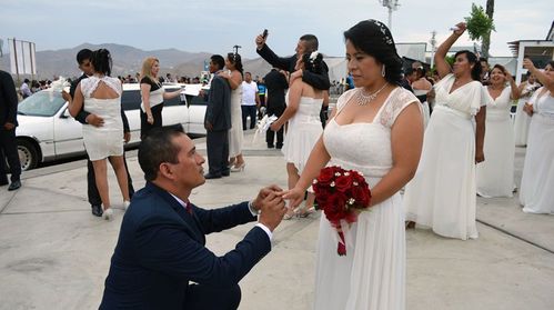 秘鲁结婚风俗？（欧式集体婚礼）-图1