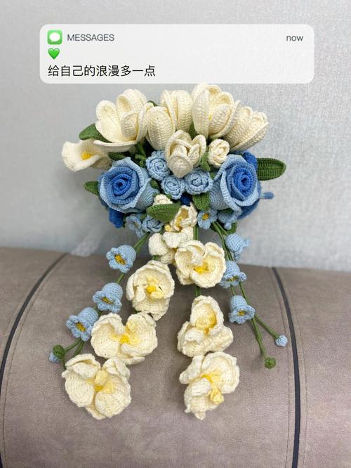 钩婚礼捧花一般用什么花？（婚礼手捧花花材）-图1