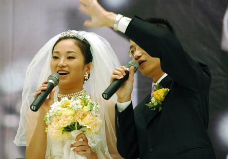 婚礼现场新郎唱什么歌？（婚礼典礼新郎唱的歌曲）-图2