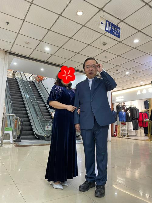 父母参加子女婚礼穿什么服装？（爸爸参加婚礼服装搭配）-图1